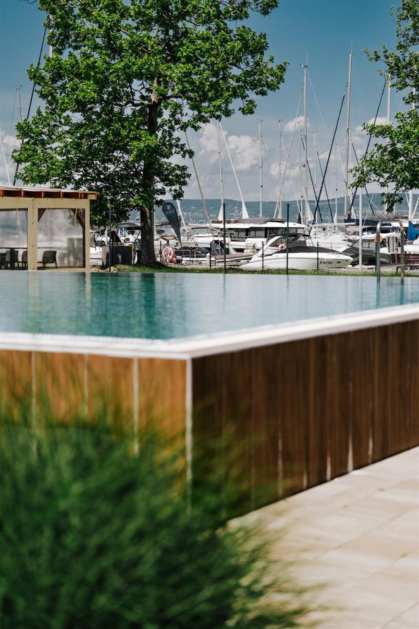 Butique Apartman Grand Balatonlelle Exterior foto