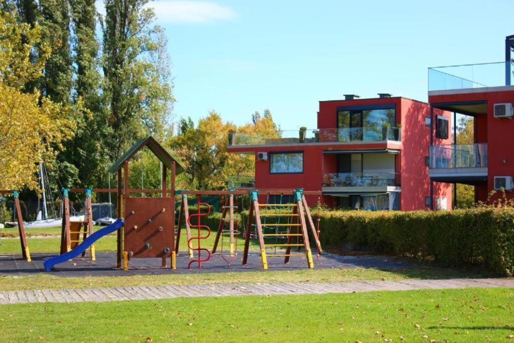 Butique Apartman Grand Balatonlelle Exterior foto